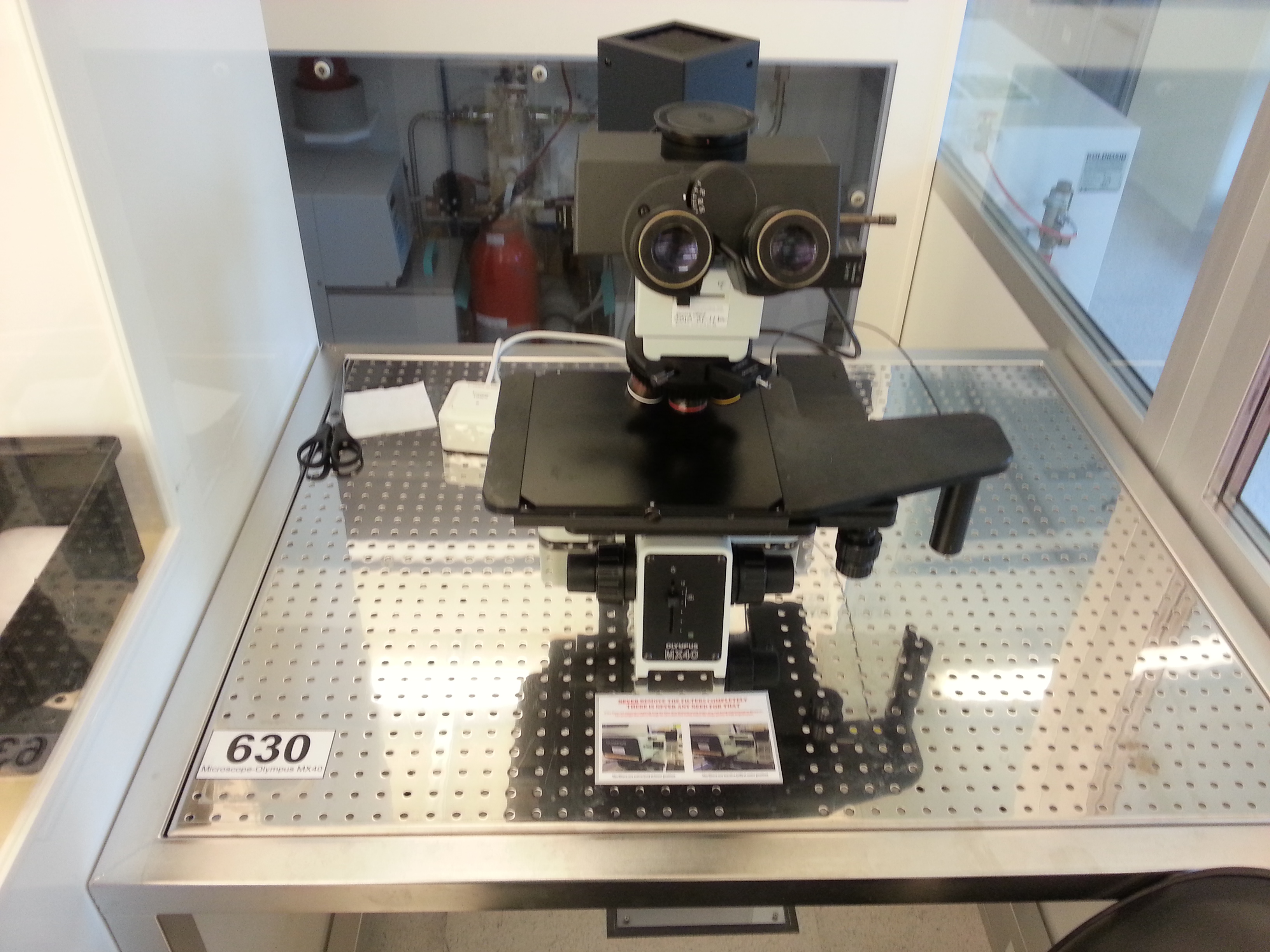 Picture of Microscope - Olympus MX40 - III/V area